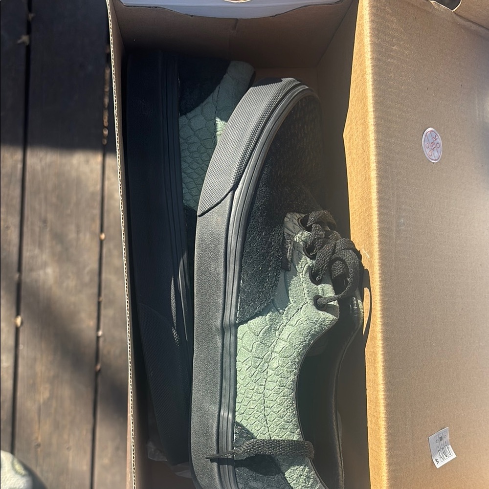 Harry Potter Vans Textured Green and Black Sneakers - Picture 2 of 5